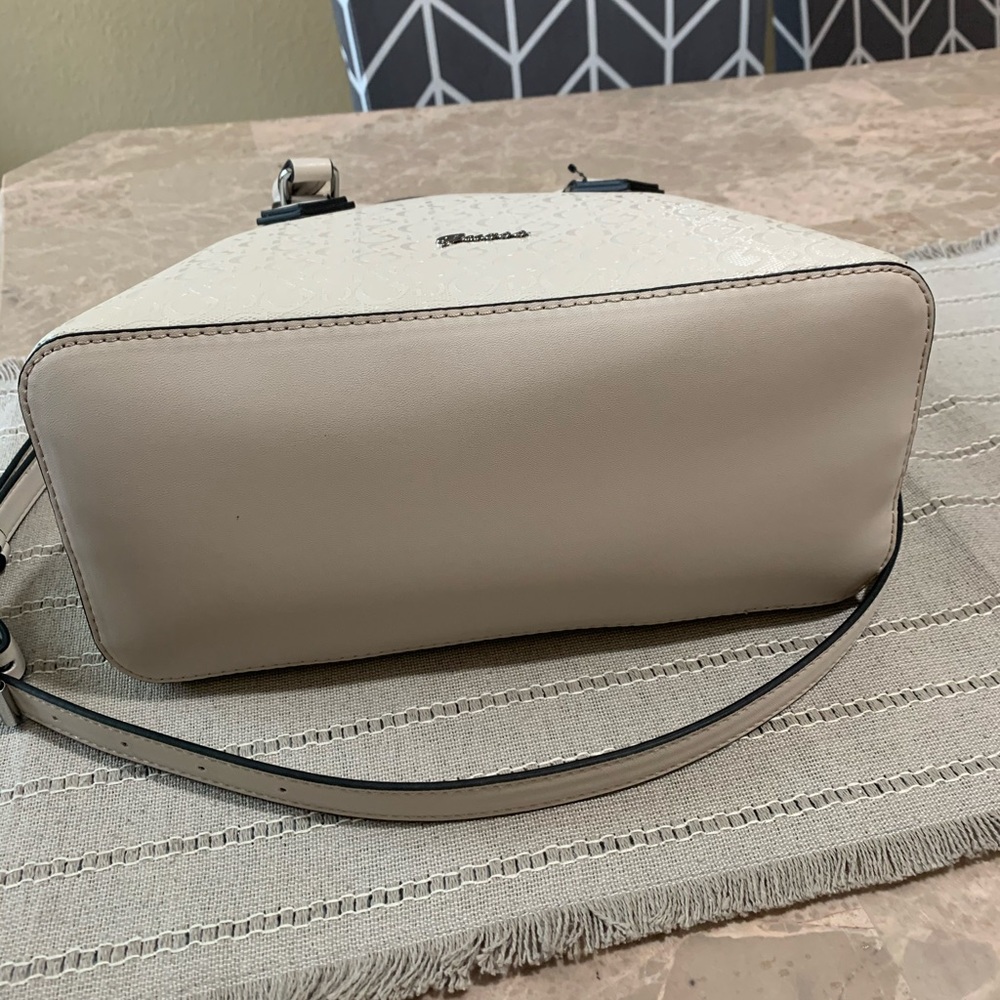 NWT - GUESS Handbag - IVORYπ€π€π€ - Picture 8 of 9
